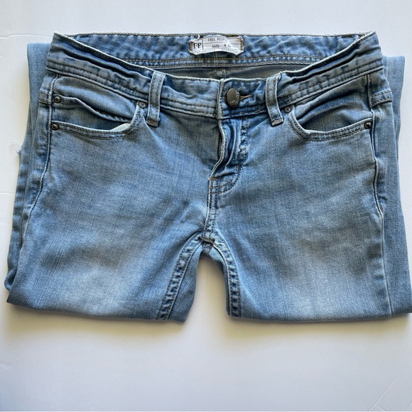 Free People Size 24 Jeans Low Waist Light Wash Frayed Hem - Picture 5 of 11